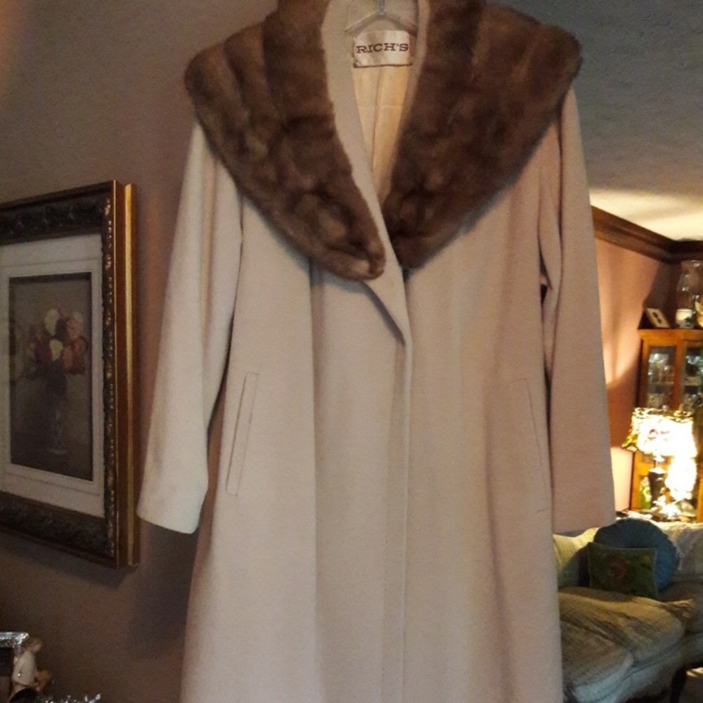 Pure cashmere mink collared coat by Kismalian